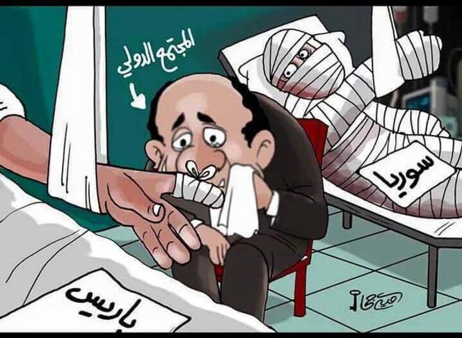 Caricature arabe qui montre un homme représentant la communauté internationale en train de s'apitoyer sur le sort de Paris, blessée au doigt, alors que la Syrie, derrière lui, est couverte de bandelettes des pieds à la tête.