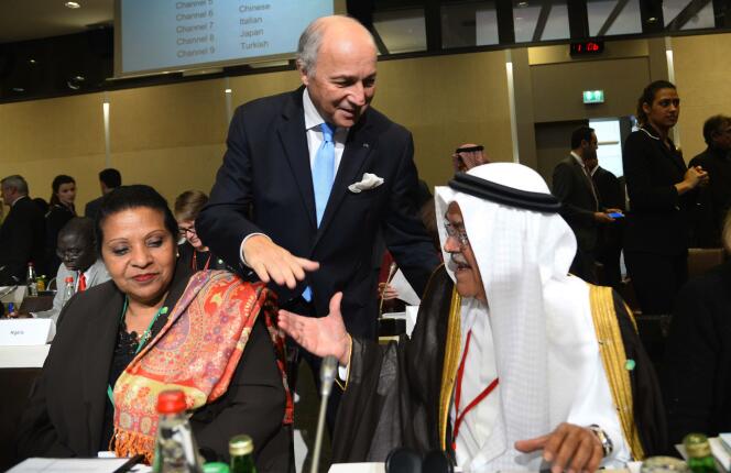 Laurent Fabius et le ministre du pétrole saoudien  Ali al-Naimi  le 8 novembre à Paris.