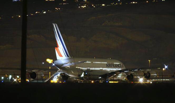 Un appareil de la compagnie assurant un vol entre San Francisco et Paris a été dérouté vers Montréal (Canada) lundi soir, « par précaution », sur décision de l’équipage après « une menace anonyme », a indiqué mardi Air France.