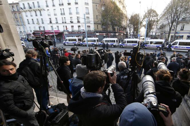 Des journalistes à Saint-Denis le 18 novembre 2015.