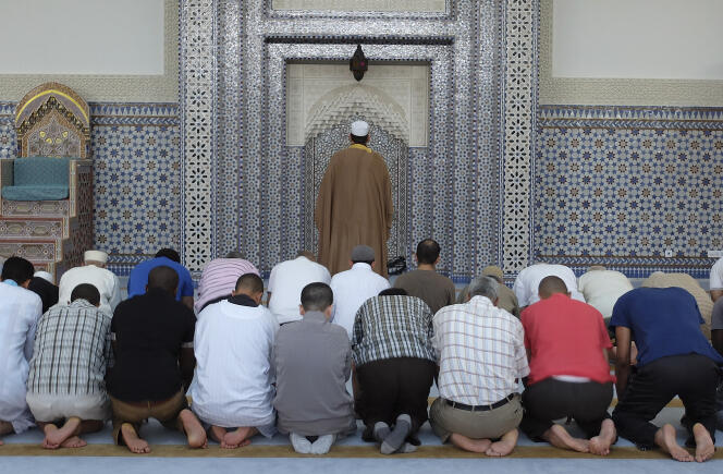 Prière à la grande mosquée de Strasbourg, en 2013.