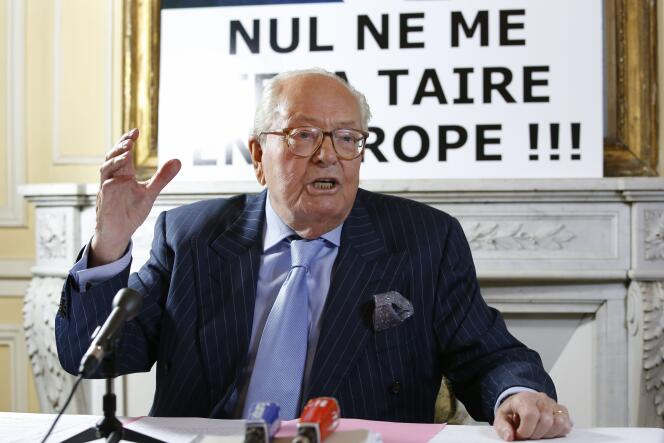 Jean-Marie Le Pen, November 20, 2015, during a press conference in Saint-Cloud (Hauts-de-Seine).