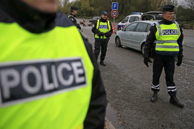 Contrôles de police sur l'autoroute A2 entre Paris et Bruxelles vendredi 20 novembre.