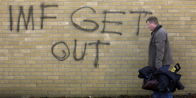 Graffiti dans le comté sud de Dublin fin 2010. C'est à cette époque qu'est imaginée, par un élu de ce quartier,  la création d'une plate-forme pour permettre aux citoyens de se plaindre des incivilités.