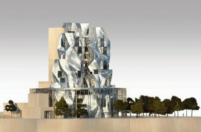 L'architecte Frank Gehry a imaginé une tour totem de 56 mètres de haut dont les matériaux s'inspirent de la minéralité des Alpilles voisines.