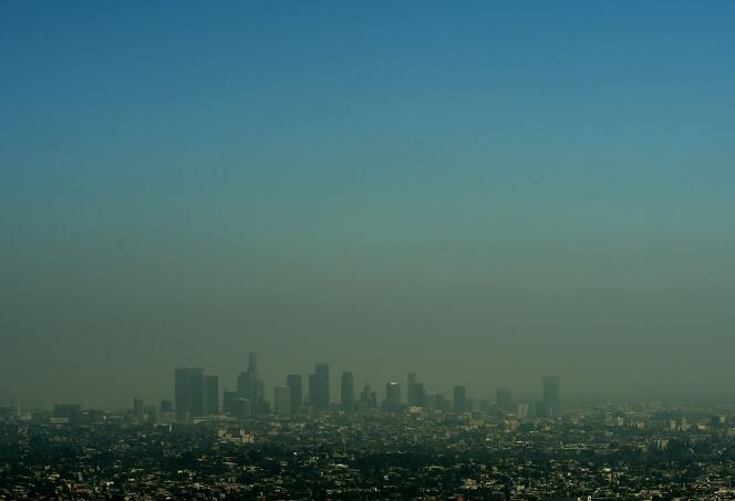Smog de pollution à Los Angeles (Californie), le 31 mars 2015.