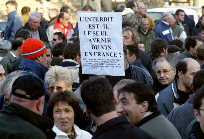 Manifestation de viticulteurs contre la loi Evin le 10 mars 2004 à Carcassone.