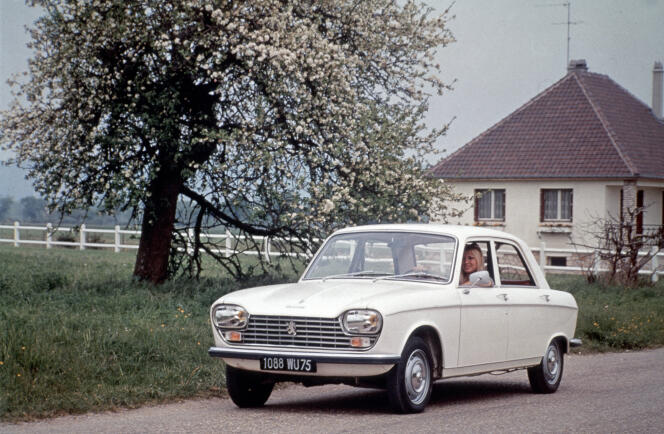 La version berline de la Peugeot 204.