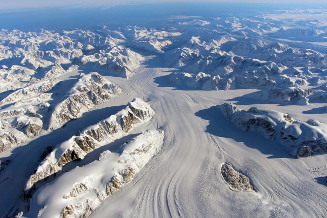 Image de la NASA du glacier Heimdal Glacier, au sud du Groenland.