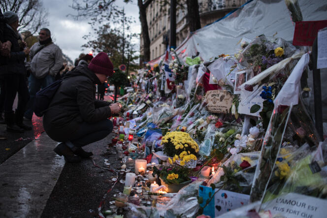 « Quelques jours seulement après les cérémonies marquant la clôture du centenaire de la Grande Guerre, les Français ont abordé le troisième anniversaire de l’attentat du 13 novembre 2015, au Bataclan, à Paris, qui a fait 130 morts et plusieurs centaines de blessés. »