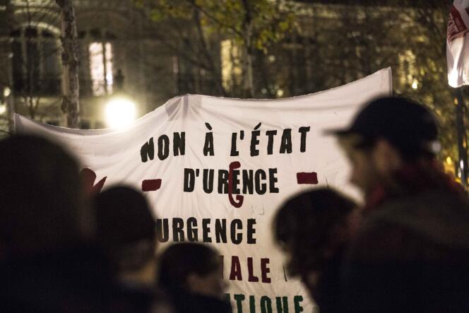 Rassemblement le 26 novembre à Paris contre l'interdiction de manifester dans le cadre des mesures liées à l'état d'urgence.