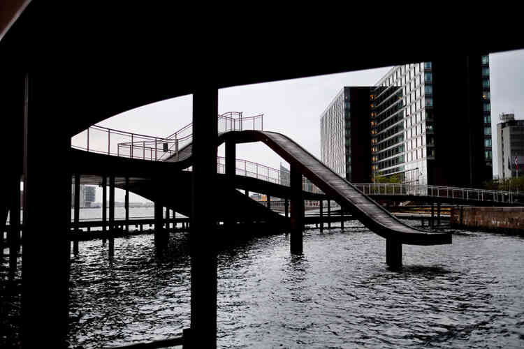 La "vague", un ensemble de structures installé au port à l'usage des Copenhageois pour leur loisirs sportifs.
