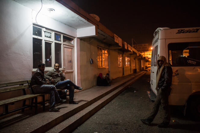 La gare de bus, à Antakya. Les réfugiés syriens y sont régulièrement rackettés et arnaqués par les passeurs.