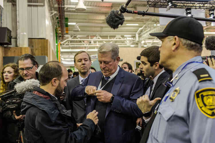 L'ancien vice-président américain Al Gore se rend dans la salle plénière baptisée "La Loire".