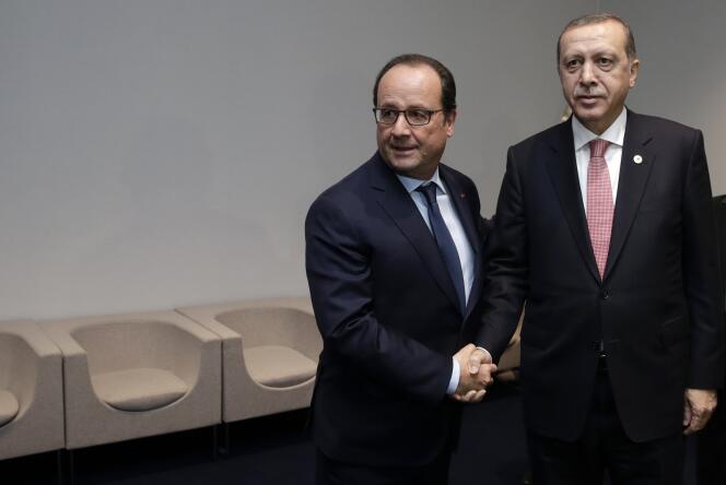 Le Président de la République François Hollande et le Président Turque Tayyip Erdogan à l'ouverture de la COP21, le 30 novembre 2015.