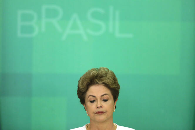 La présidente brésilienne, Dilma Rousseff, lors de son allocution télévisée après l'annonce du lancement de procédure de destitution à son encontre.