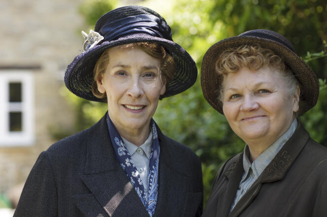 Phyllis Logan dans le rôle de Elsie Hughes et Lesley Nicole  dans le rôle de Mrs Patmore.