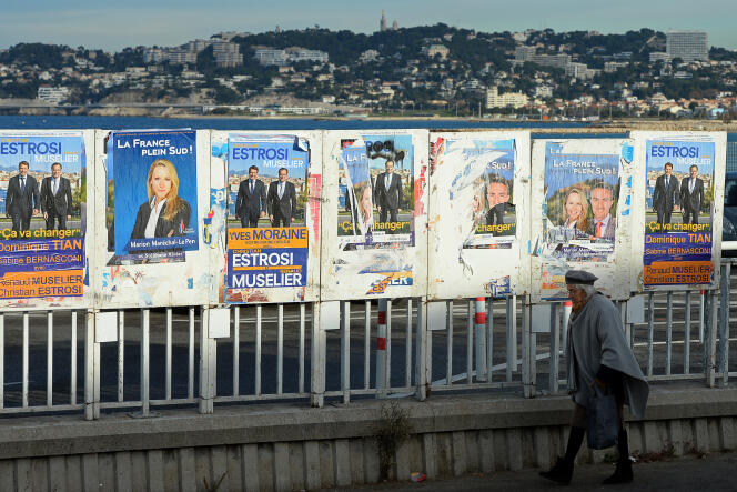 Des panneaux électoraux pour les régionales des 6 et 13 décembre 2015 à Marseille.
