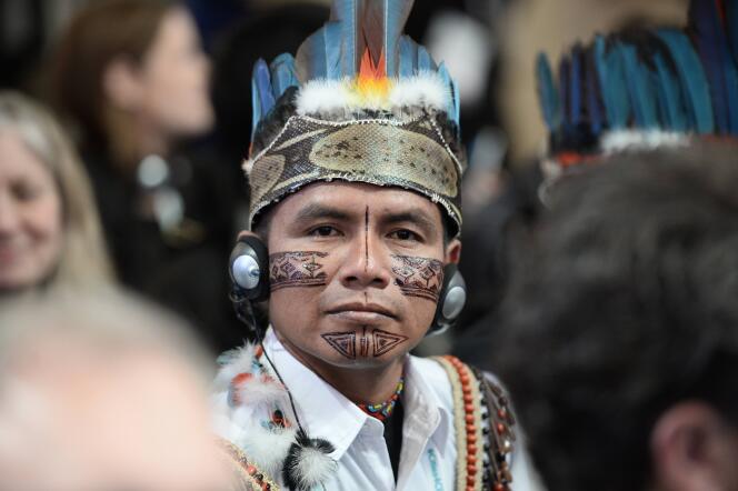 Un Indien d'Amazonie au sommet des villes organisé à l'hôtel de ville de Paris, le 4 décembre.