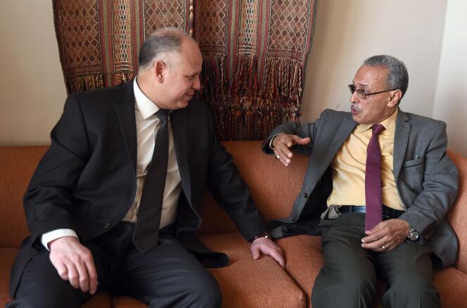 Awad Mohammed Abdoul Saddeq (à gauche), vice-président du Parlement de Tripoli non reconnu par la communauté internationale.