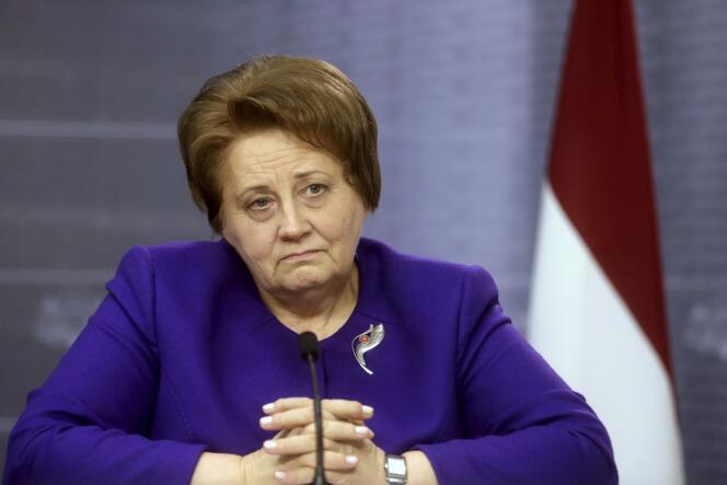 En janvier 2014, Mme Straujuma avait hérité du poste de première ministre, après la démission de son prédécesseur, Valdis Dombrovskis.
