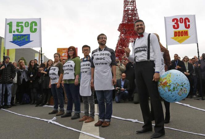 Manifestation au Bourget à l'occasion de la COP21, 8 décembre 2015.      REUTERS/Jacky Naegelen