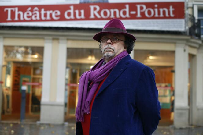 Jean-Michel Ribes devant le Théâtre du Rond-Point à Paris en novembre 2013.