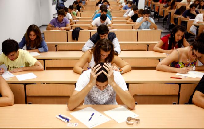 Selon une étude récente auprès de cinquante universités américaines, la triche aux examens serait en moyenne cinq fois plus répandue chez les étudiants étrangers que chez les jeunes américains.