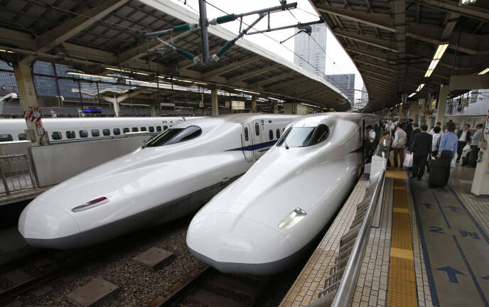 Le train à grande vitesse Shinkansen, à Tokyo.