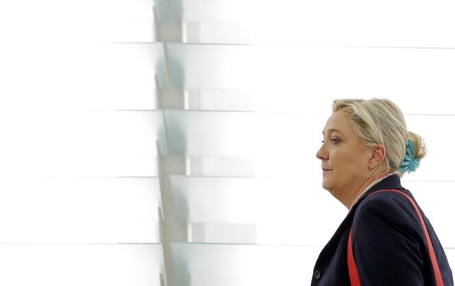 Marine Le Pen avait déjà été convoquée à deux reprises cet automne comme témoin assisté, mais elle avait refusé de se présenter devant les magistrats.