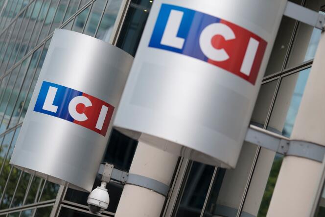 LCI émet en gratuit depuis le 5 avril sur le canal 26 de la TNT, avec une faible audience (0,2 %).