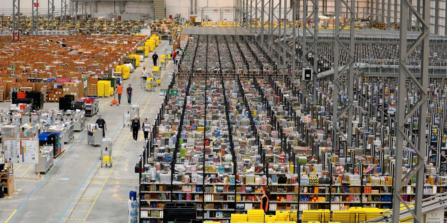 Amazon ouvre un nouveau centre de distribution en France et prévoit 500