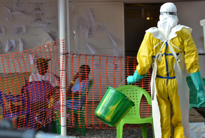 Dans un centre de traitement d'Ebola, à Conakry, le 21 août.