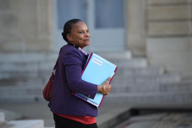 La ministre de la justice, Christiane Taubira, le 23 décembre lors de sa sortie du conseil des ministres à l'Elysée.