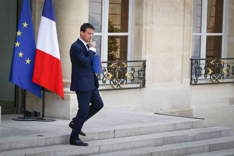 Paris, France, le 24 juin. Manuel Valls, le premier ministre, sort d’une réunion au palais de l’Elysée sur les écoutes américaines.