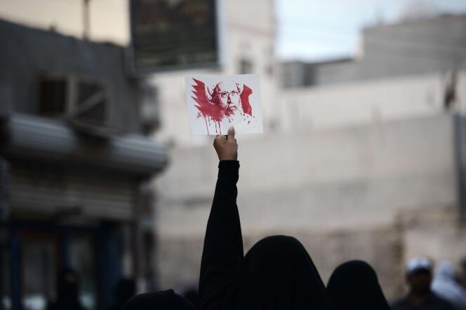 Lors d'une manifestation contre l'exécution par l'Arabie saoudite du dignitaire chiite Nimr Baqer Al-Nimr, samedi 2 janvier à Bahreïn.