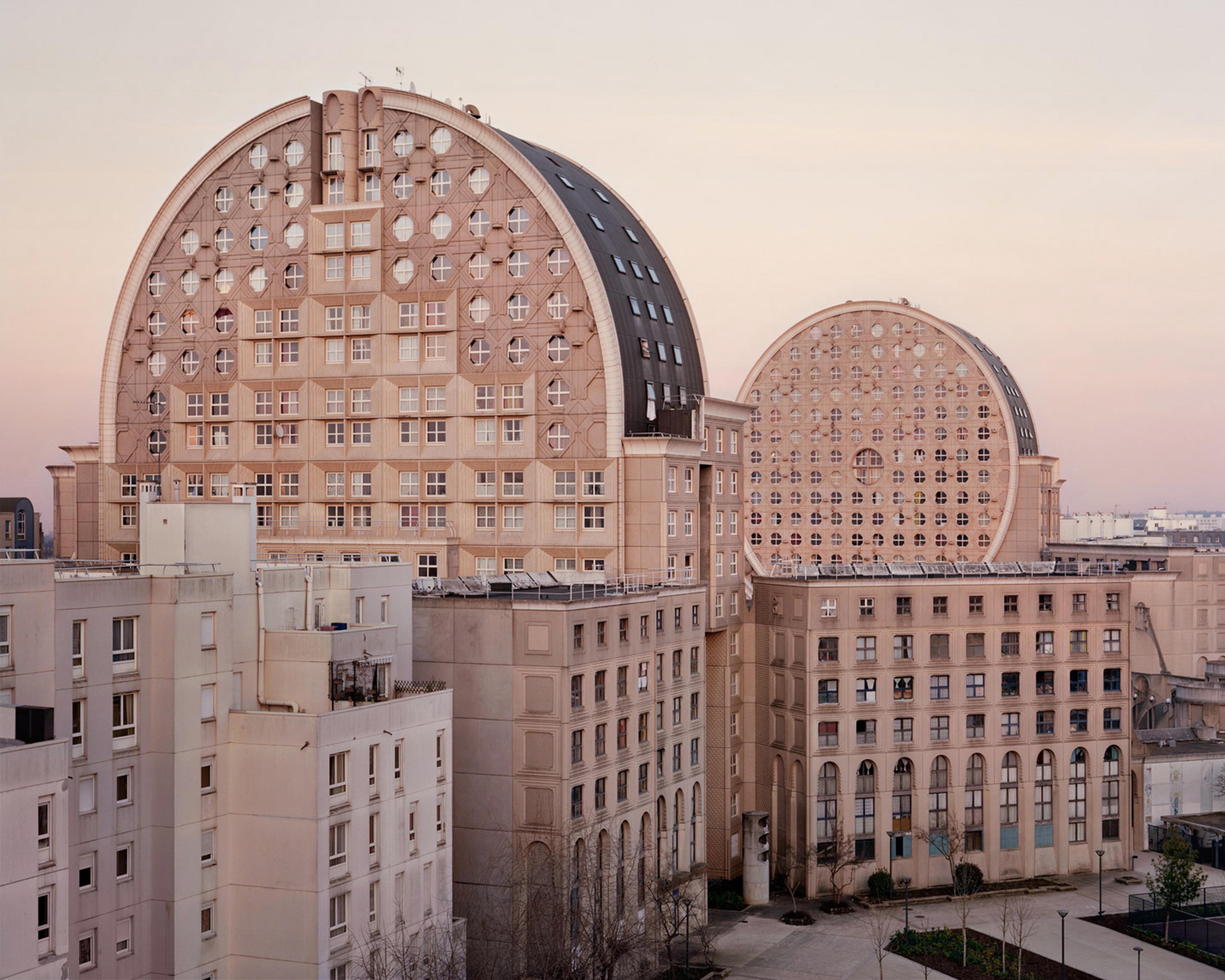 Photo la beauté futuriste des grands ensembles des années 1970 — free download