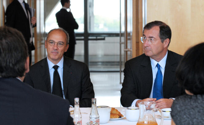 Stéphane Richard, président-directeur général d’Orange, et Martin Bouygues, président-directeur général du groupe du même nom, au ministère de l’industrie, en juillet 2012.
