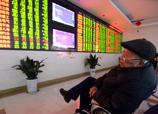 Les Bourses chinoises de Shanghai et Shenzhen ont été contraintes de s’arrêter lundi 4 janvier.