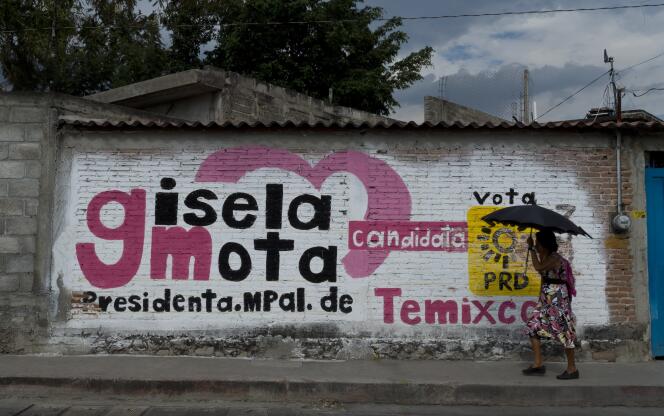 Une affiche de campagne de Gisela Mota, à Temixco, dans l’Etat de Morelos, en janvier 2016. La maire avait été assassinée le lendemain de son entrée en fonctions après une campagne axée sur la lutte contre le narcotrafic.