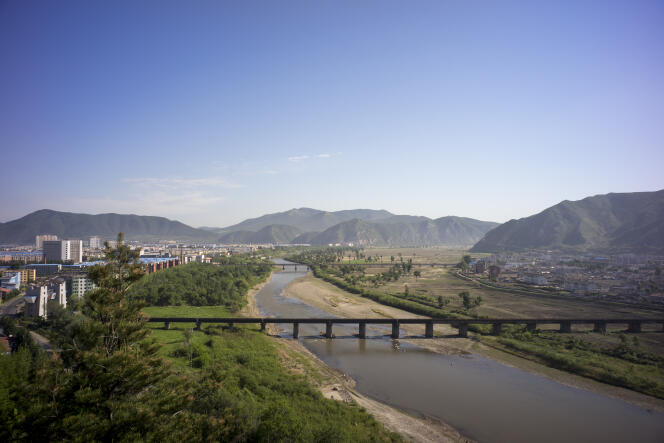 Le pont enjambant le fleuve Tumen : à gauche, la Chine ; à droite, la Corée du Nord.