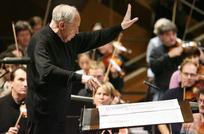 Le chef d'orchestre et compositeur Pierre Boulez en concert à Donaueschingen (Allemagne), le 17 octobre 2008.