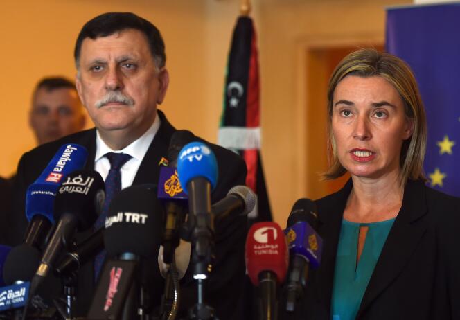 L'homme d'affaires tripolitain Fayez Al-Sarraj (ici aux côtés de Federica Mogherini, la Haute Représentante pour la politique extérieure de l'Union européenne), sera chargé de diriger le gouvernement d'union nationale libyen.