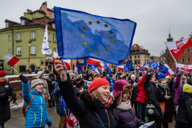 Lors d'une manifestation à Varsovie, le 9 janvier, contre la loi sur les médias publics du parti polonais au pouvoir.