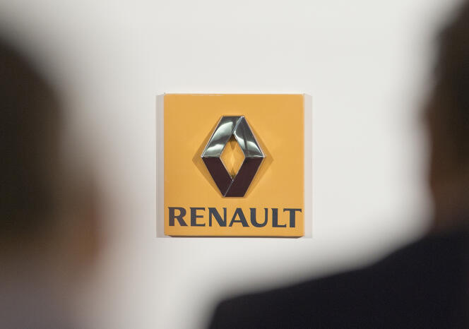 Le logo Renault, à Paris, en 2015.