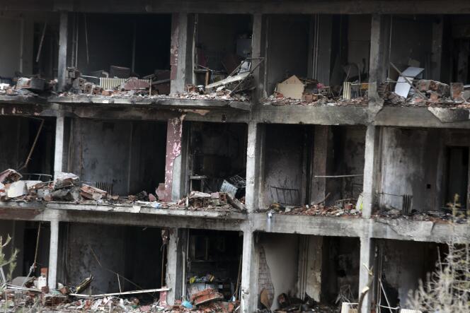 Le commissariat de Cinar, dans le sud-est de la Turquie, détruit par des rebelles kurdes, le 14 janvier.