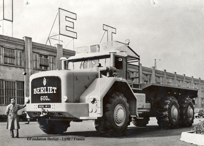 Berliet GCK 8 R plateau ridelles 1967-69 | scan de photo | chrispit1955