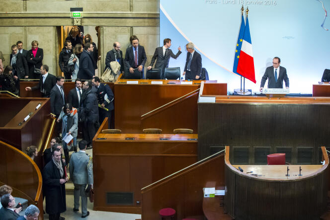 François Hollande au cours de la cérémonie des voeux aux acteurs de l'entreprise et de l'emploi au Conseil Economique Social et Environnemental à Paris, le 18 janvier 2016.