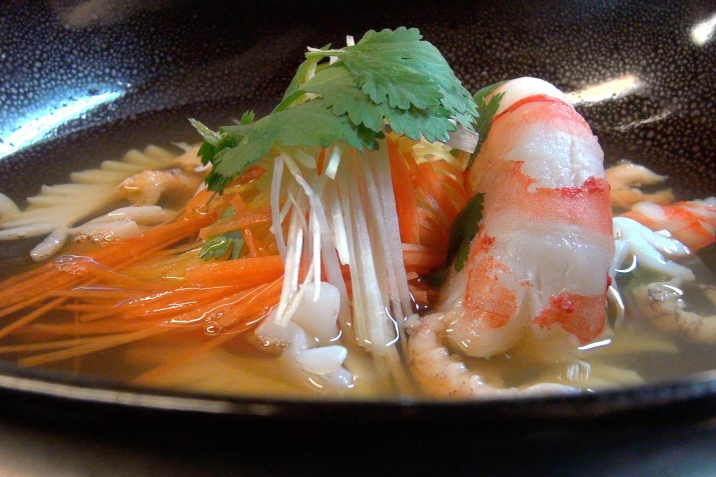 Astuce de chef préparer un délicieux bouillon thaï aux gambas