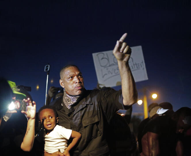 Manifestation à Ferguson, Missouri, en août  2015, pour l’anniversaire de la mort de Michael Brown, abattu par un policier.
